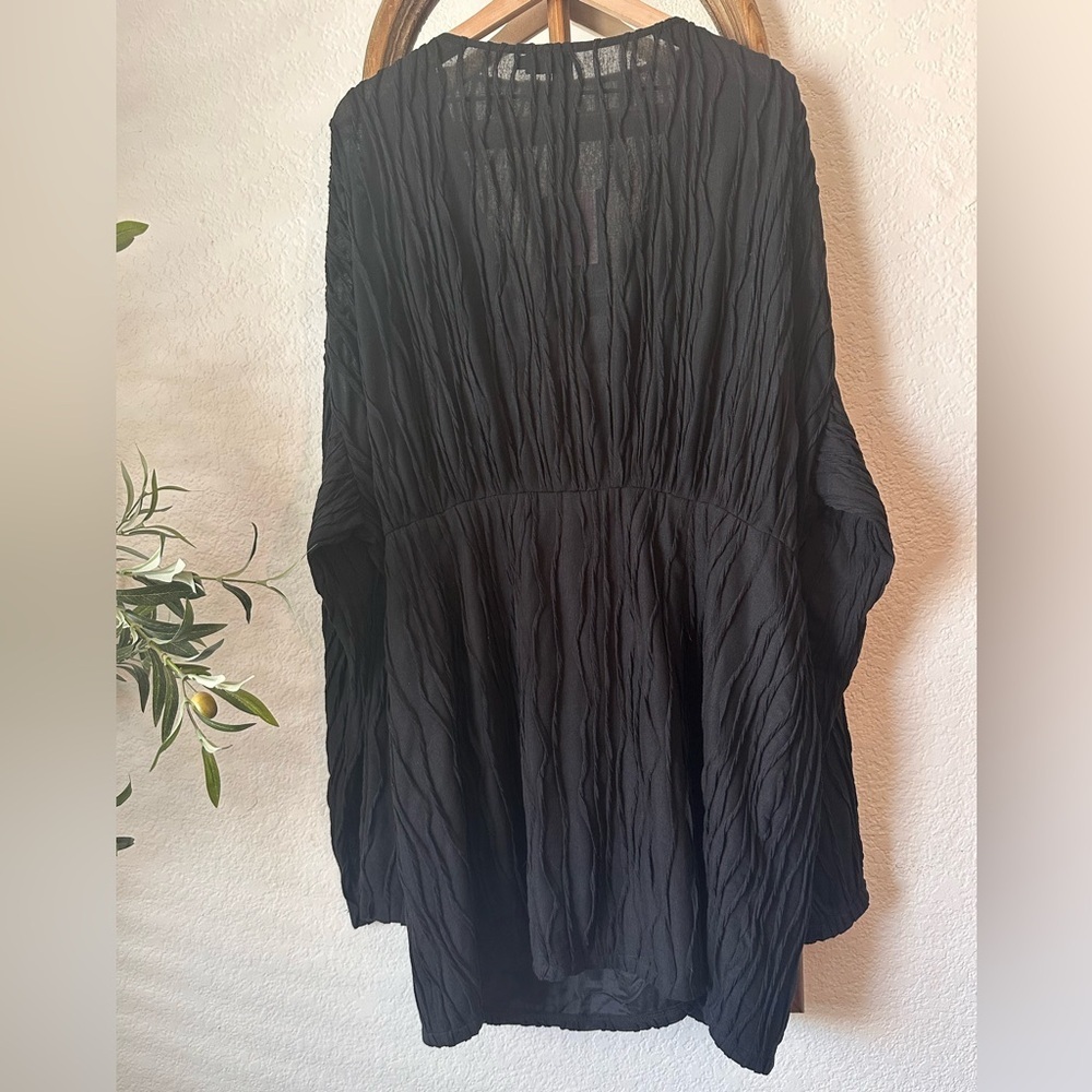 PrettyLittleThing Plus Black Textured Wrap Front Mini Dress NWT Size 22 - Picture 2 of 8